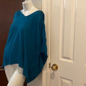 Mary & Mabel ladies flowy blouse aqua bluish green. Size large. Beautiful top